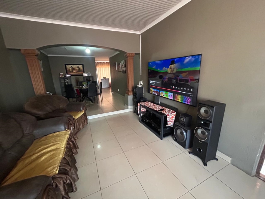 To Let 3 Bedroom Property for Rent in Kathu Northern Cape